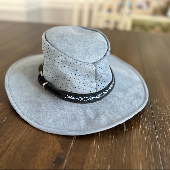 Handmade Canyon hat display picture 1